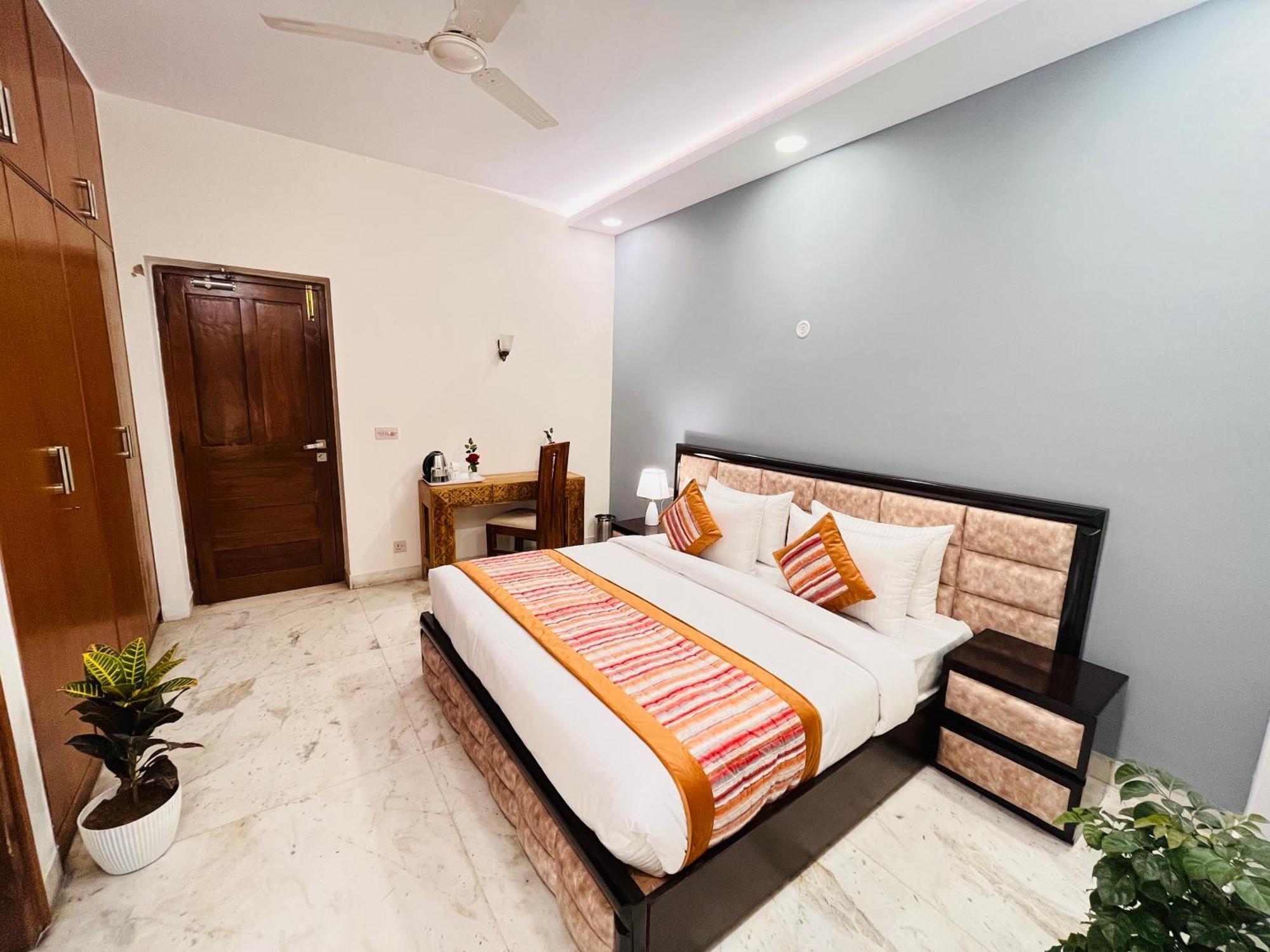 Grove Residency Hauz Khas New Delhi Couple Friendly Hotel Exterior photo