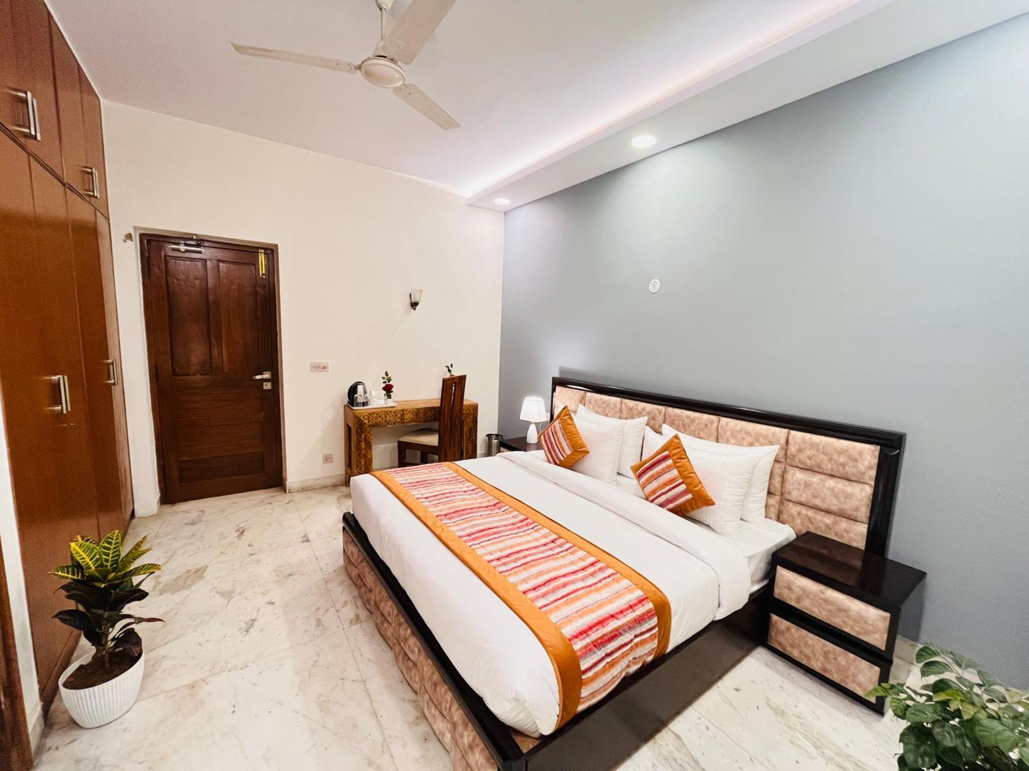 Grove Residency Hauz Khas New Delhi Couple Friendly Hotel Exterior photo