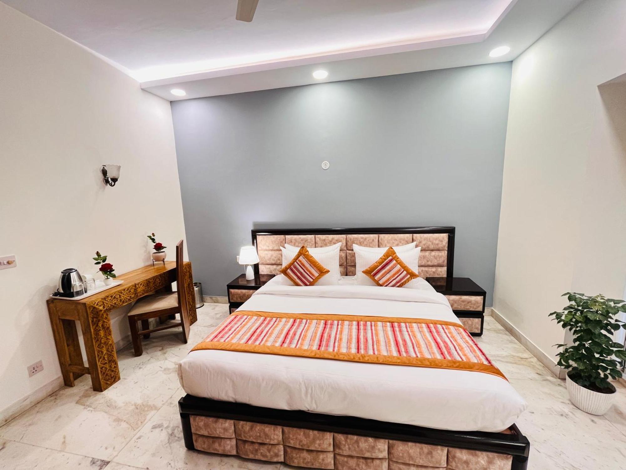 Grove Residency Hauz Khas New Delhi Couple Friendly Hotel Exterior photo