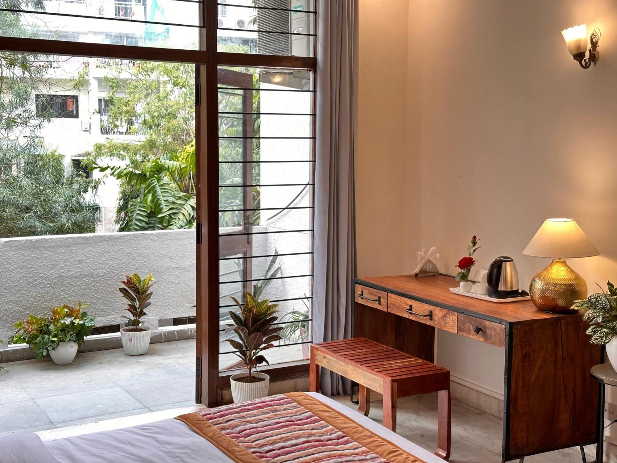 Grove Residency Hauz Khas New Delhi Couple Friendly Hotel Exterior photo